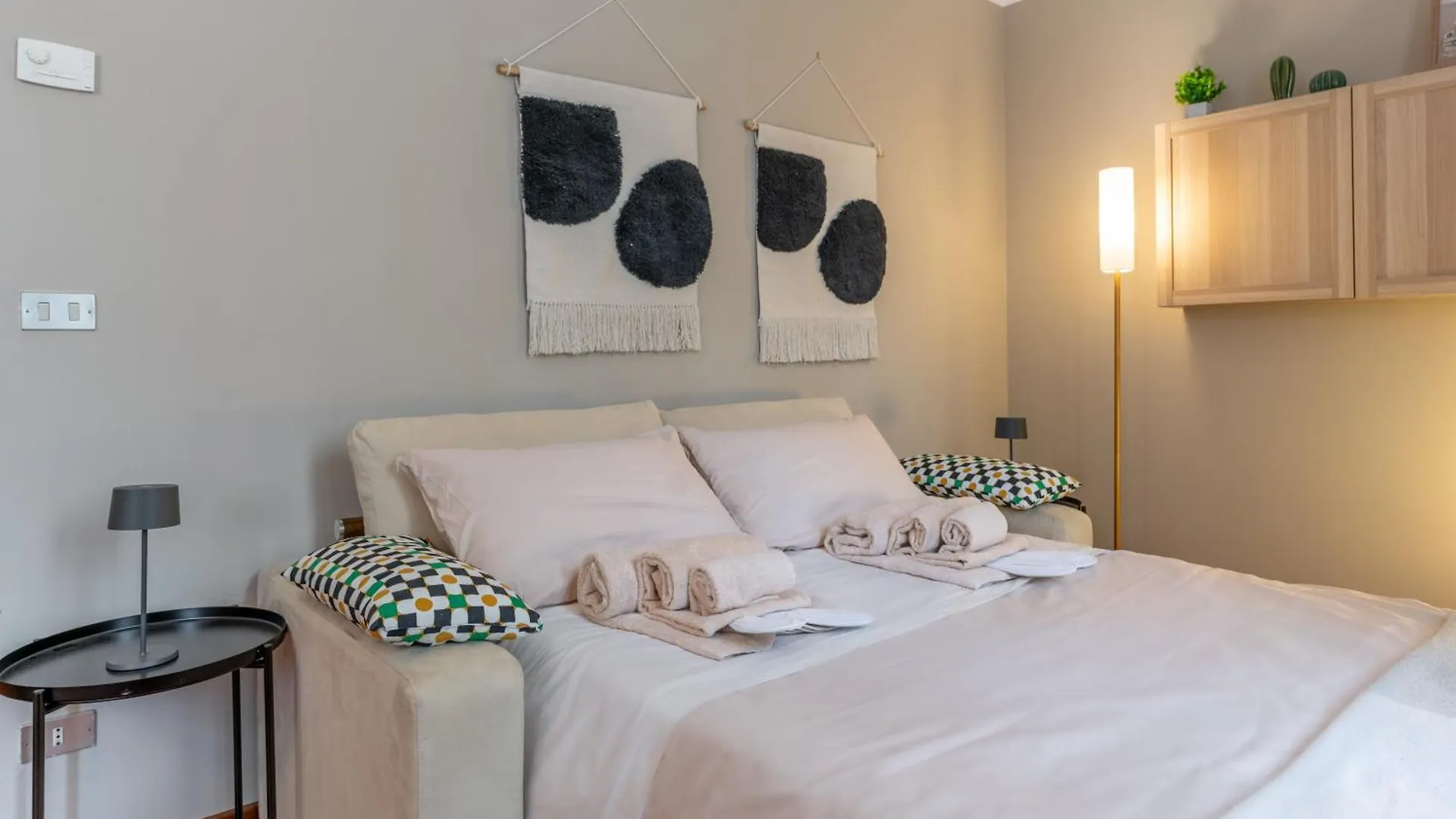 베로나 -Near Arena & Parking - Pet Friendly Historical Arena Palace 아파트 0*,  이탈리아