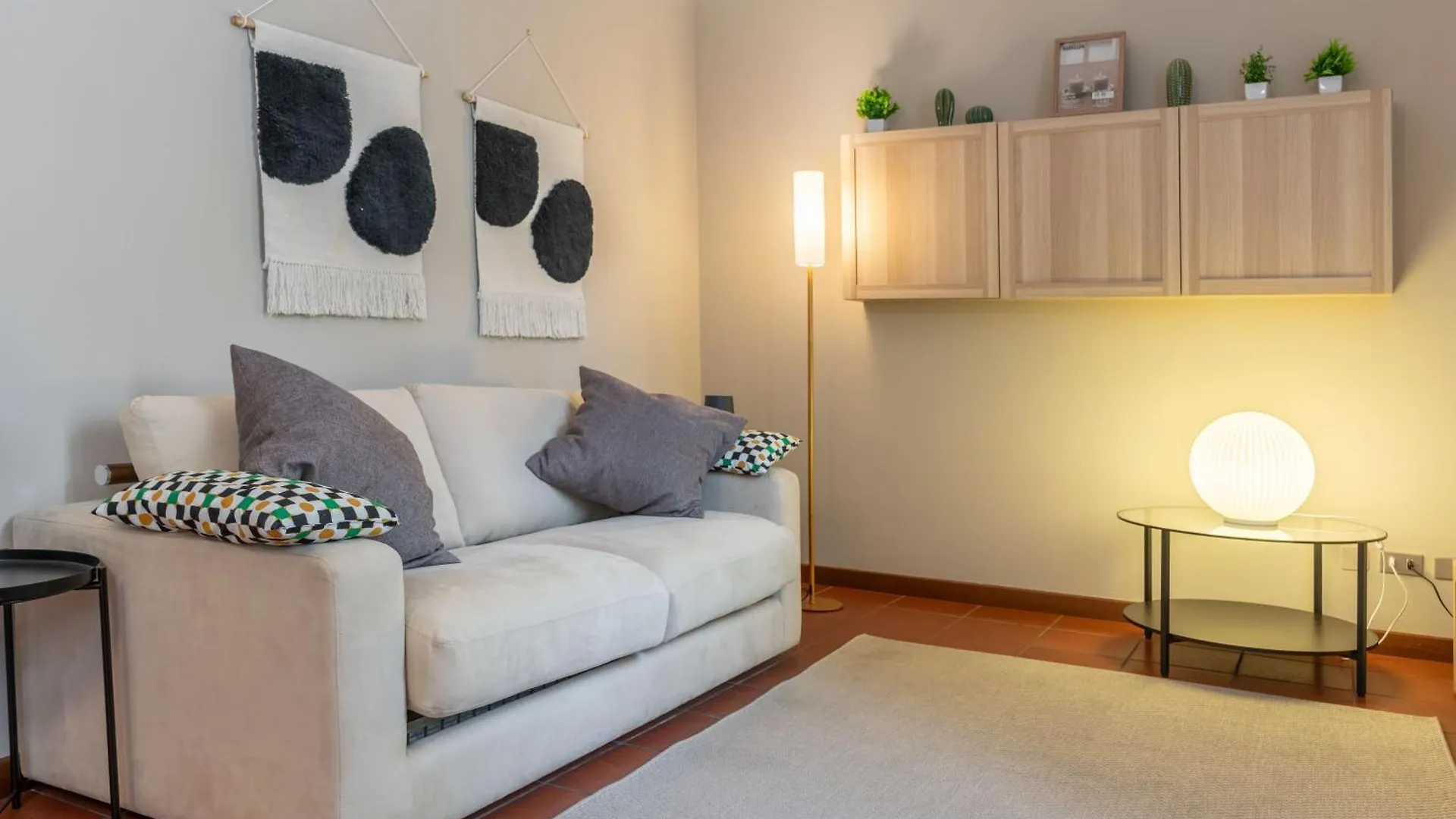 베로나 -Near Arena & Parking - Pet Friendly Historical Arena Palace 아파트