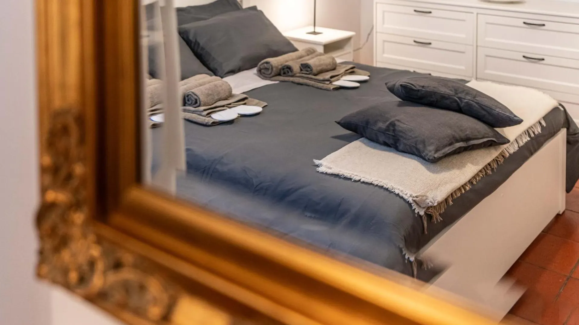 베로나 -Near Arena & Parking - Pet Friendly Historical Arena Palace 아파트