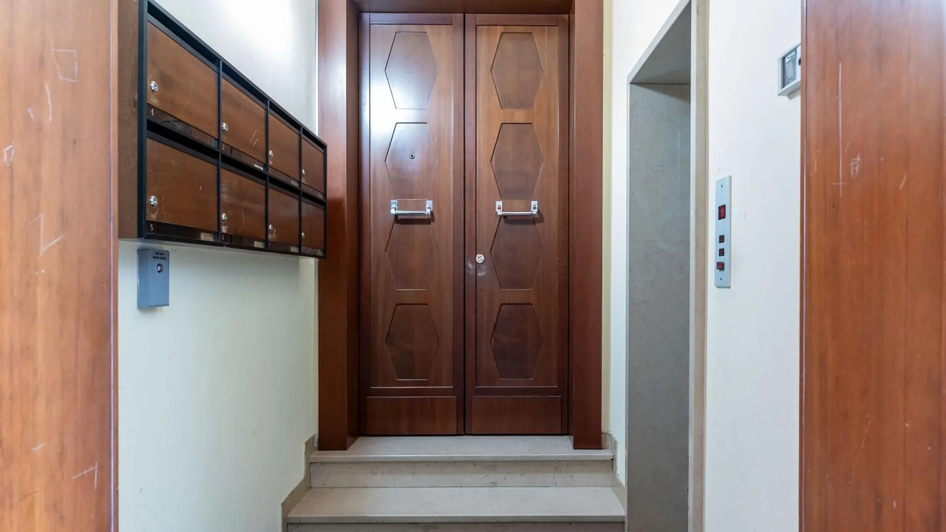 베로나 -Near Arena & Parking - Pet Friendly Historical Arena Palace 아파트 0*,  이탈리아