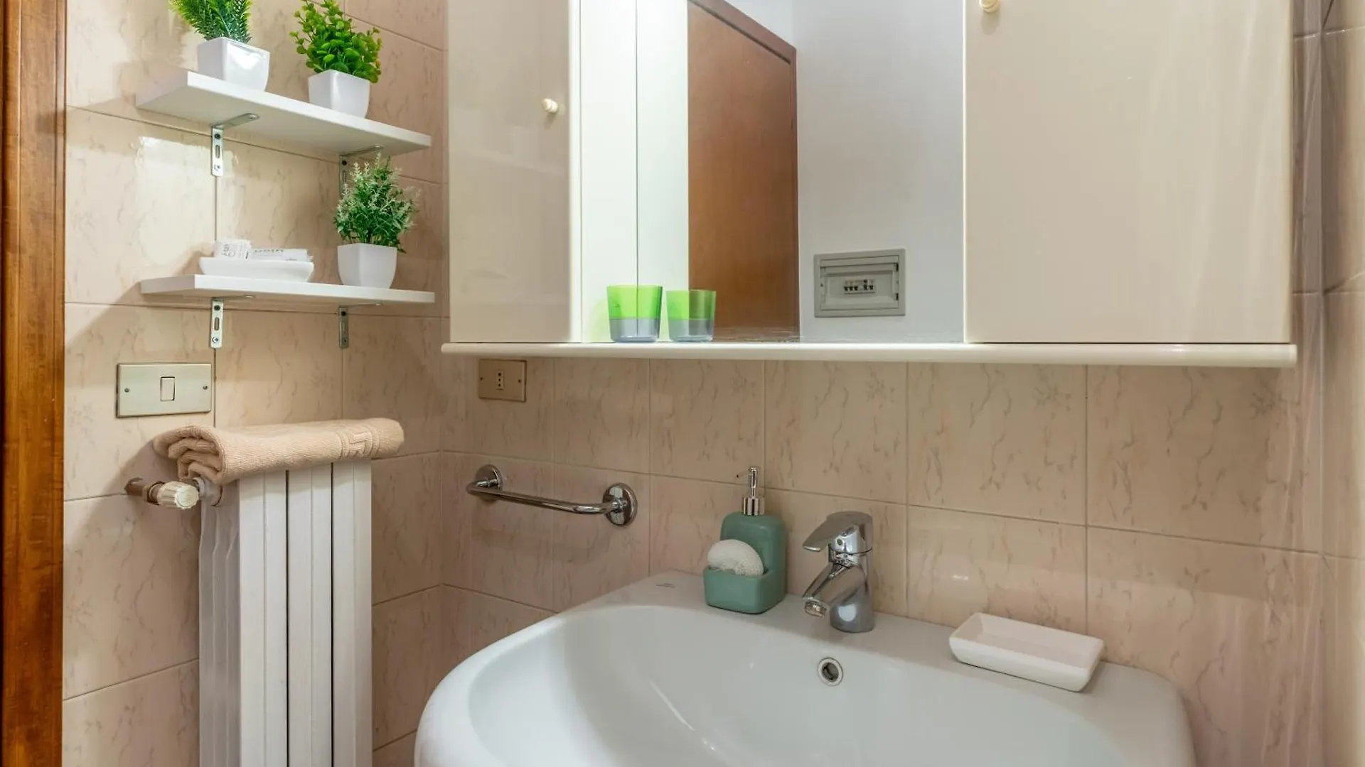 베로나 -Near Arena & Parking - Pet Friendly Historical Arena Palace 아파트